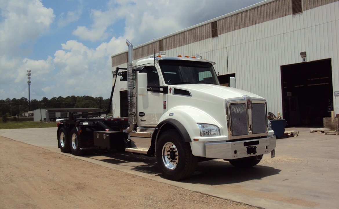 2025 Kenworth T880 - 60000 lb Pac Mac Roll Off Truck