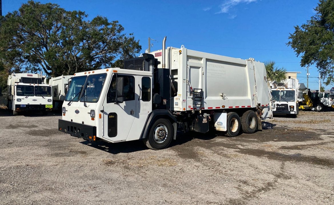 2017 CCC LET2 - 25 Yard Heil Dura Pack 5000 Rear Loader Garbage Truck