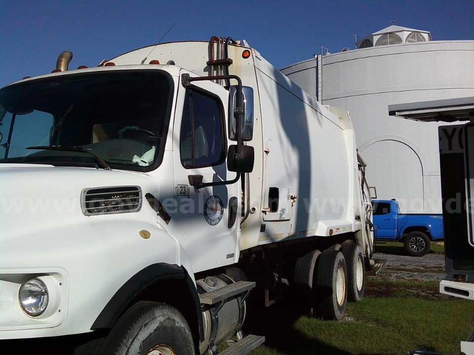 2005 Freightliner M2 106