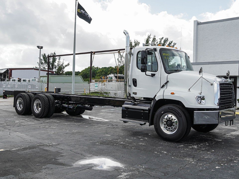 New 2025 Freightliner 114SD PLUS Cab and Chassis Truck #VP6407