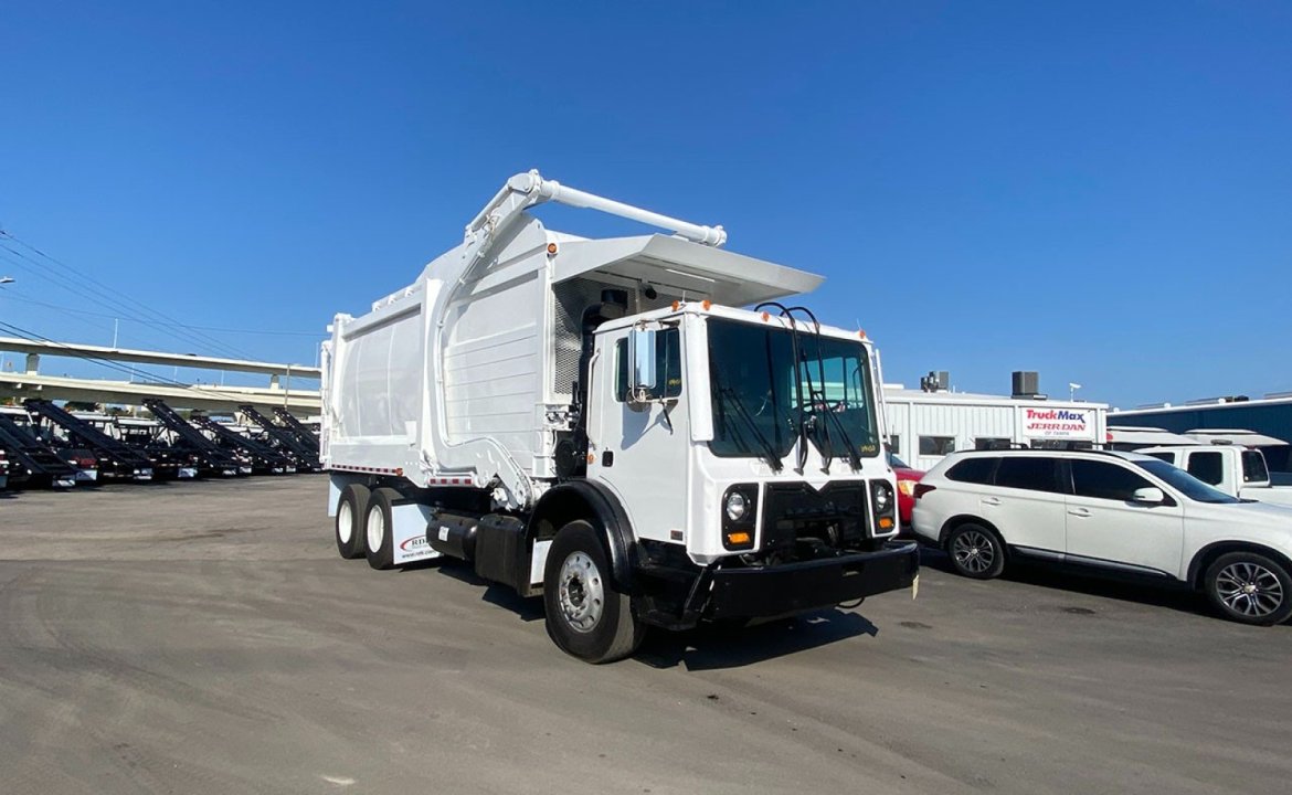 2016 Mack MRU618 - 40 yd Heil Front Loader Garbage Truck