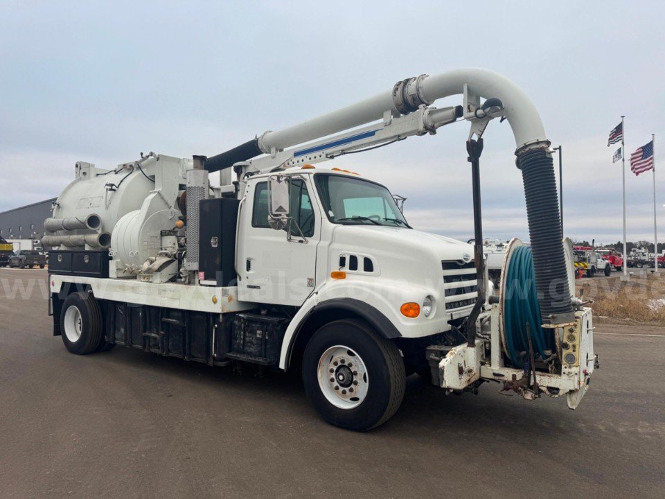 2003 Sterling L7500 VAC CON