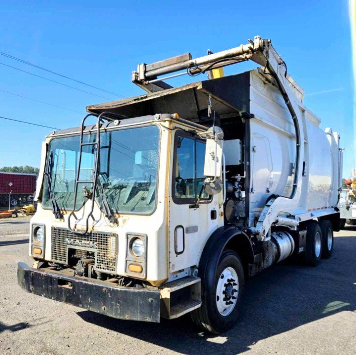 2006 Mack MR688S Bridgeport 40yd Front Load Miles Only 181,415