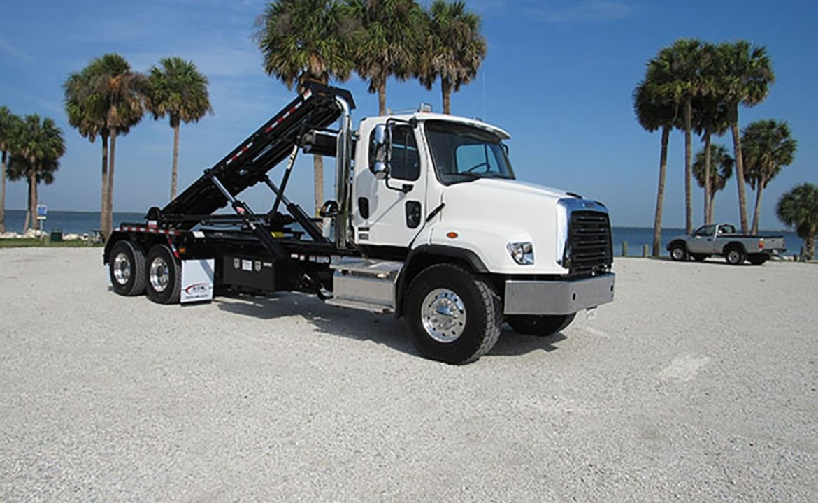 2025 Freightliner 114SD - 60,000 lb Pac Mac Roll Off Truck