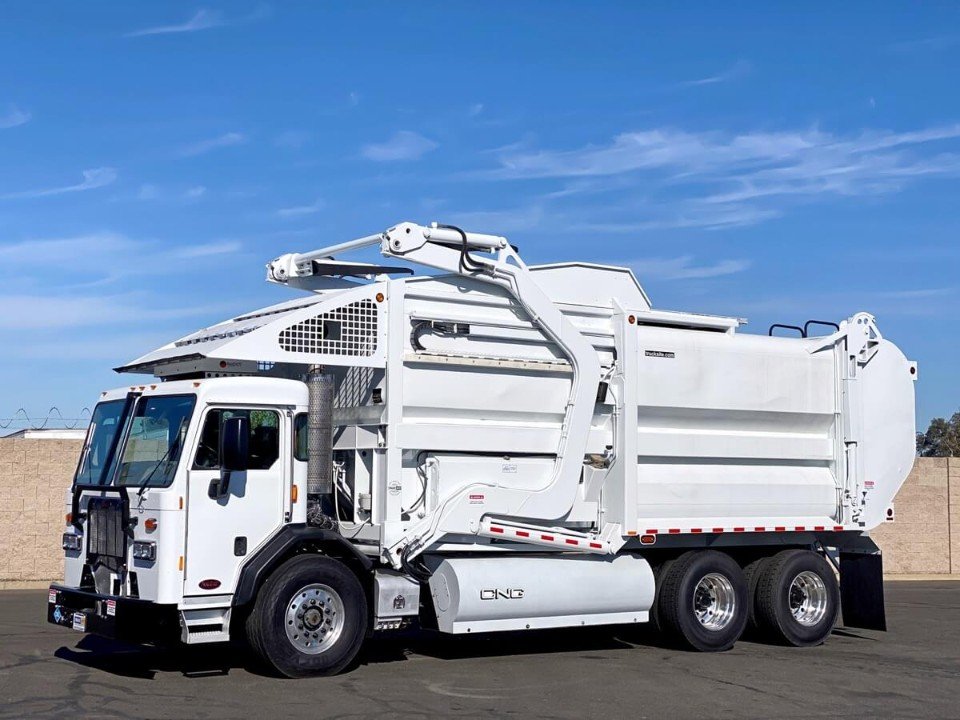 2017 Peterbilt 320 Dadee 40 YD CNG Front Load Garbage Truck