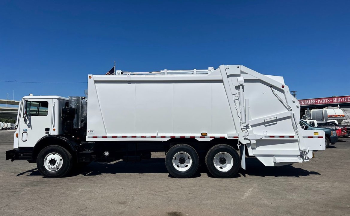 2013 Mack MRU613 - 25 yd EZ Pack Rear Loader Garbage Truck