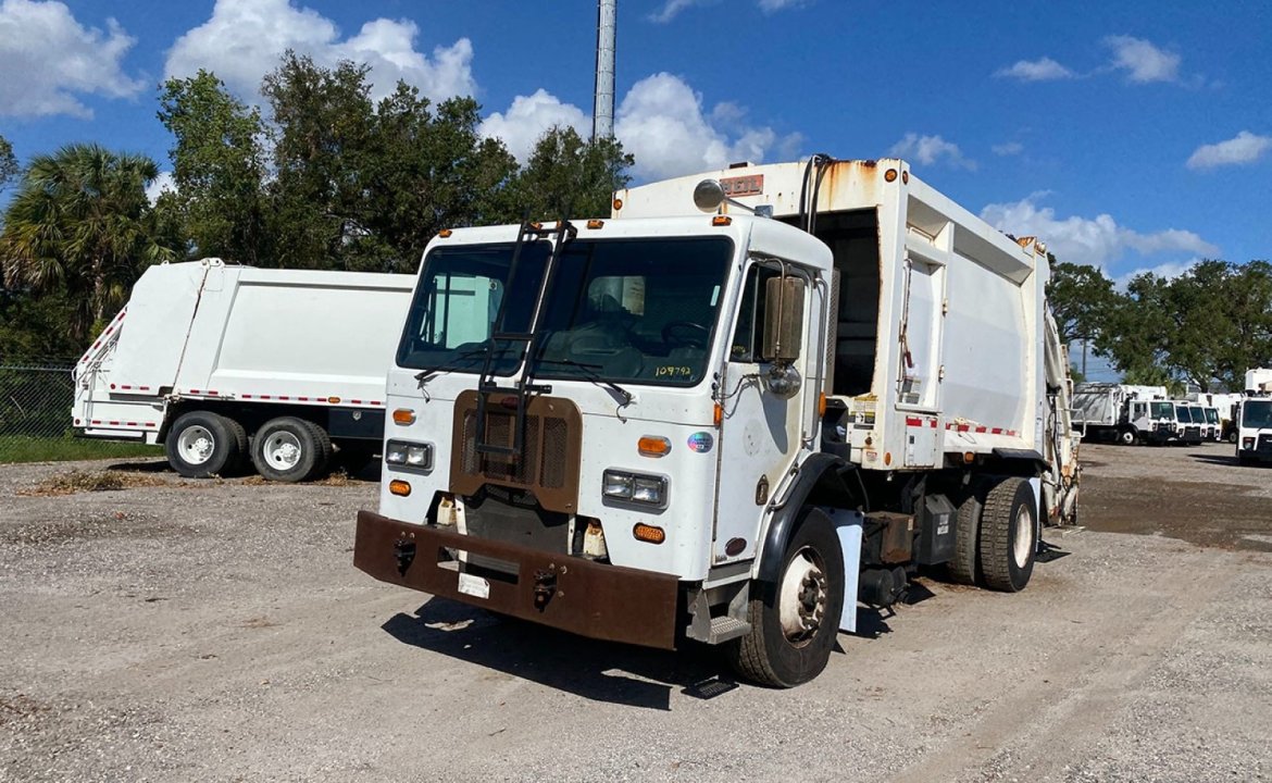 2014 Peterbilt 320 - 20 Yard Heil Rear Loader Garbage Truck