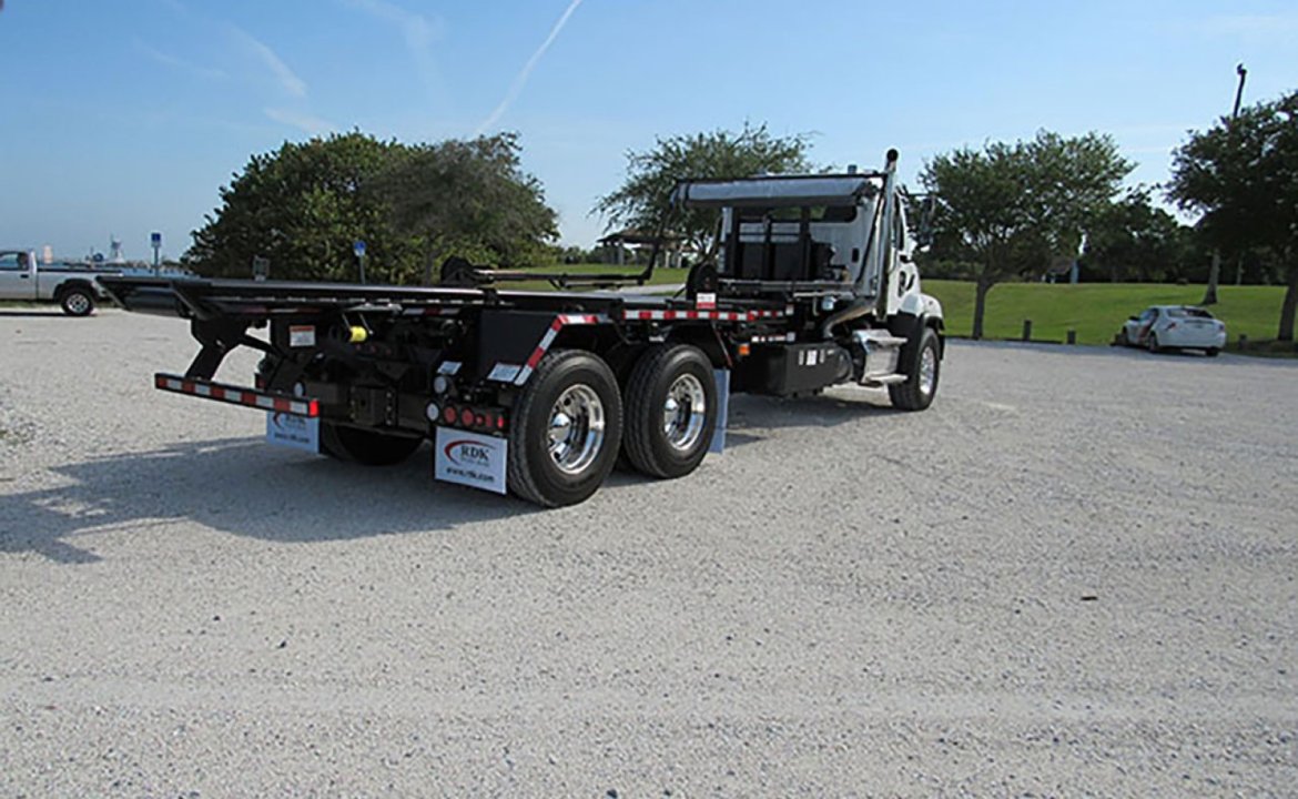 2025 Freightliner 114SD - 60,000 lb Pac Mac Roll Off Truck