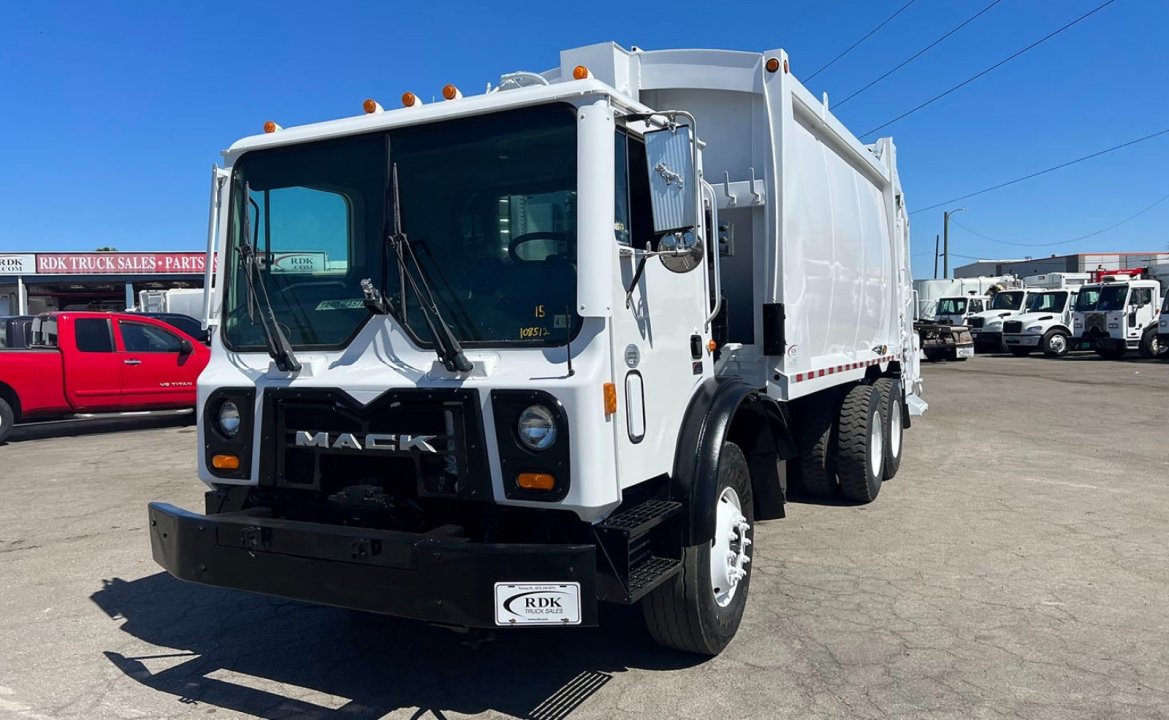 2013 Mack MRU613 - 25 yd EZ Pack Rear Loader Garbage Truck