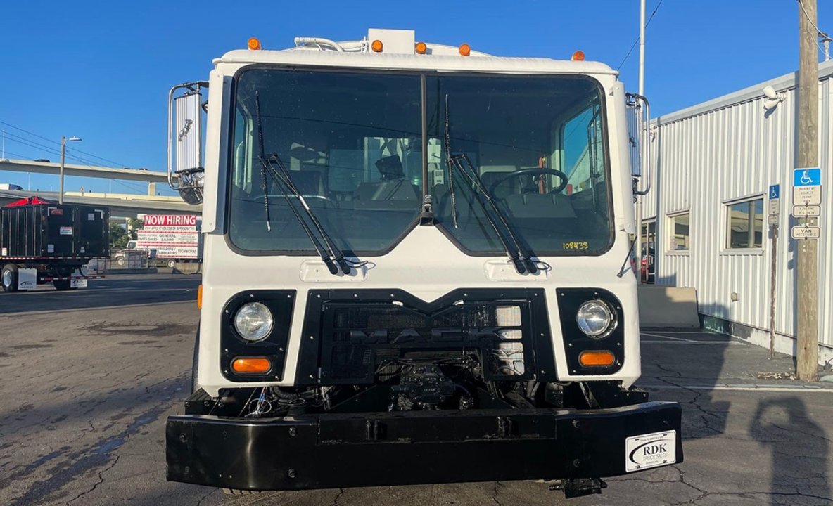 2013 Mack MRU613 - 25 yd EZ Pack Rear Loader Garbage Truck