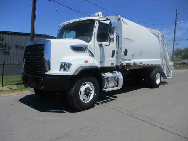 2017 Freightliner 108SD 20 yd. New Way with reever
