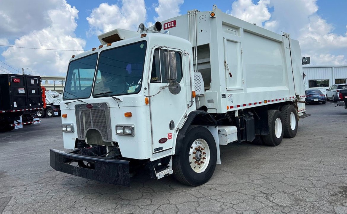 2009 Peterbilt 320 - 25 yard Heil Rear Loader Garbage Truck