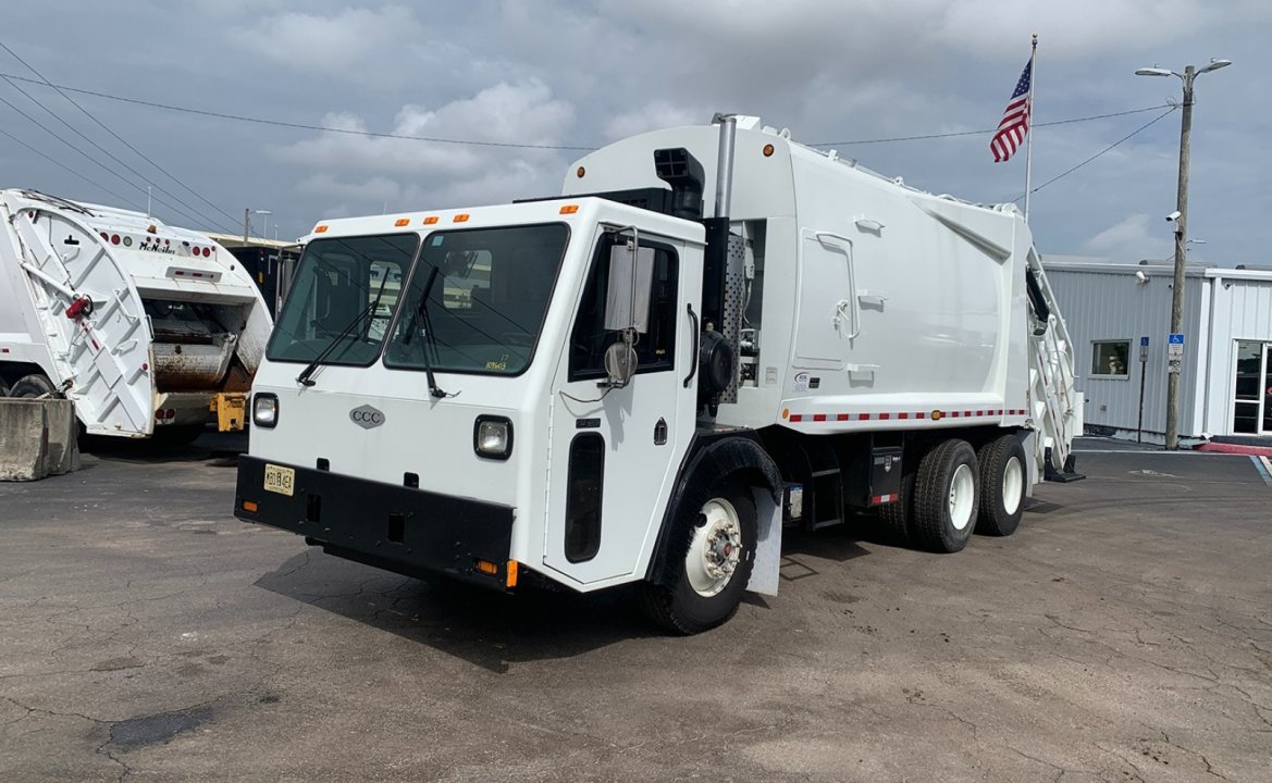 2010 CCC LET2 - 25 yard Loadmaster Rear Loader Garbage Truck