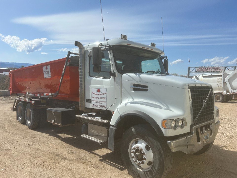 2006 Volvo Rolloff Truck