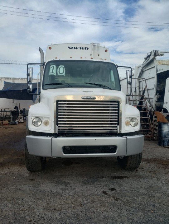 Freightliner M2 2010 Body New Way 30 yds