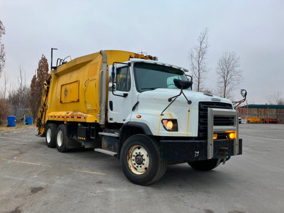 2013 Freightliner 114SD 