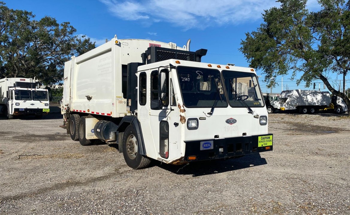 2017 CCC LET2 - 25 Yard Heil Dura Pack 5000 Rear Loader Garbage Truck