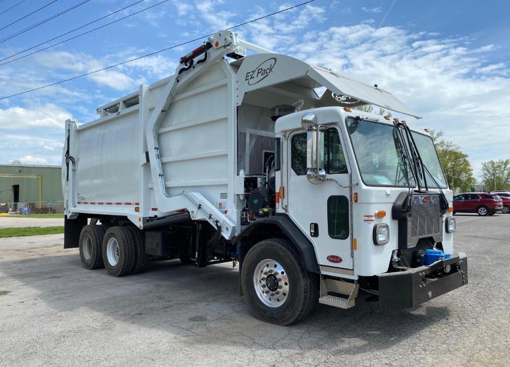 2024 Peterbilt 520, 40 Yd E-Z Pack Hercules front loader