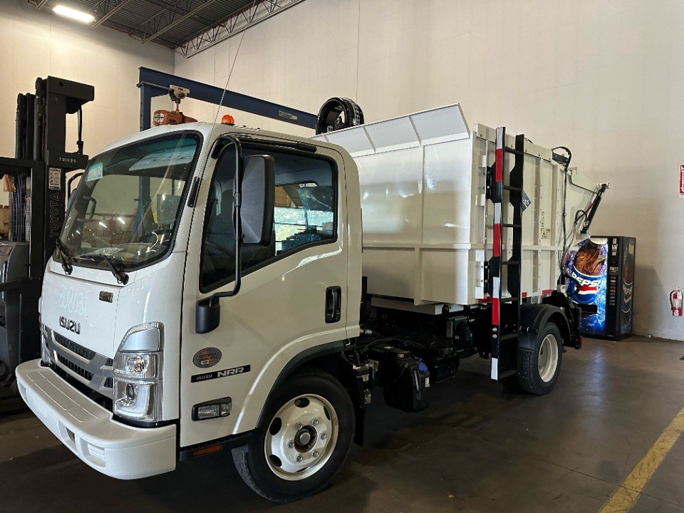 2024 Isuzu 10 yd. Perkins Sat Rear Loader!