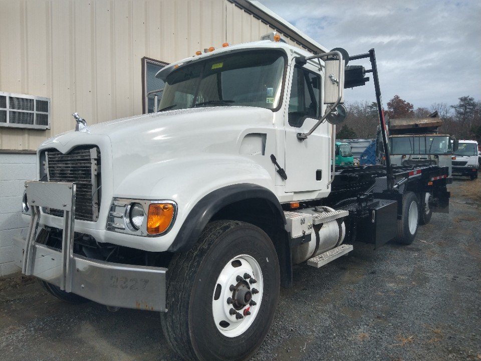 2006 Mack CV713