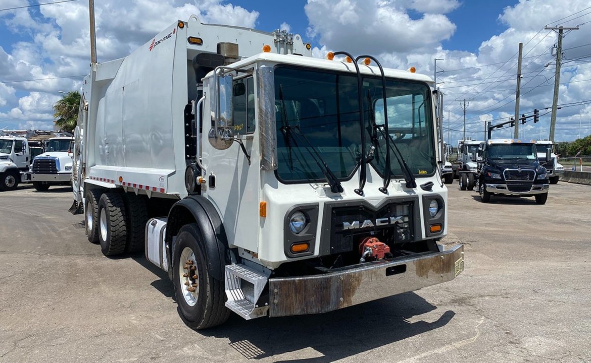 2022 Mack TE64 - 25 Yard Pac Mac Rear Loader Garbage Truck