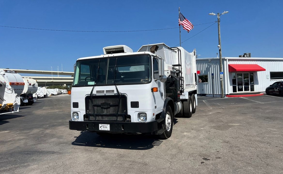 2014 Autocar ACX - 27 yd Scorpion Side Loader Garbage Truck