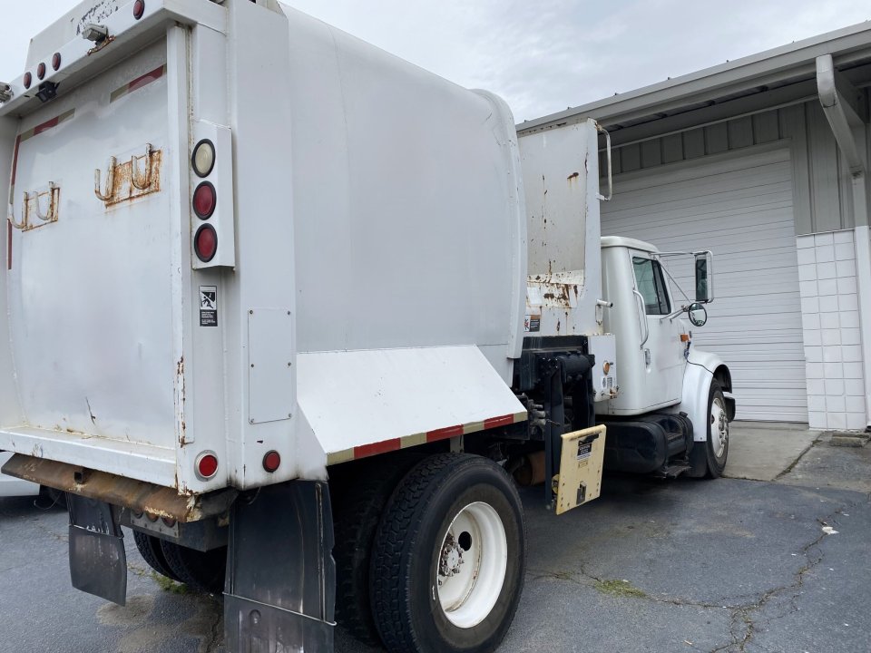 1999 International 4700 / 1999 Wayne Autocat 2 Side Loader!!