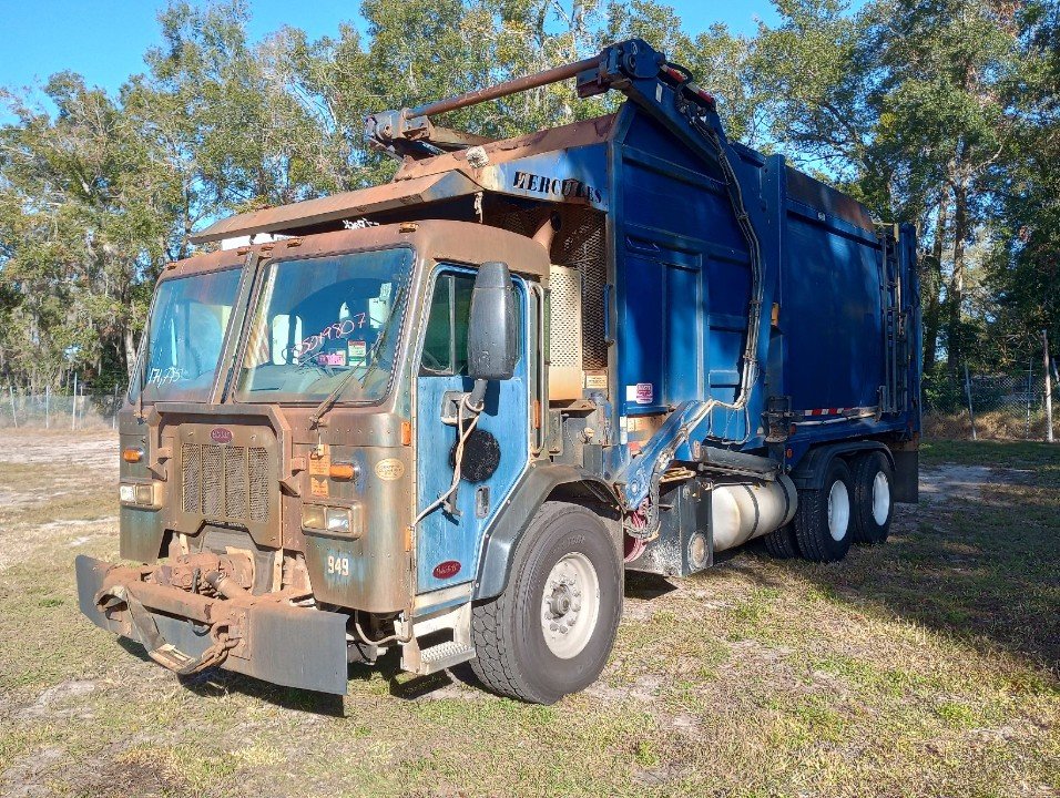 2015 PETERBILT GARBAGE TRUCK