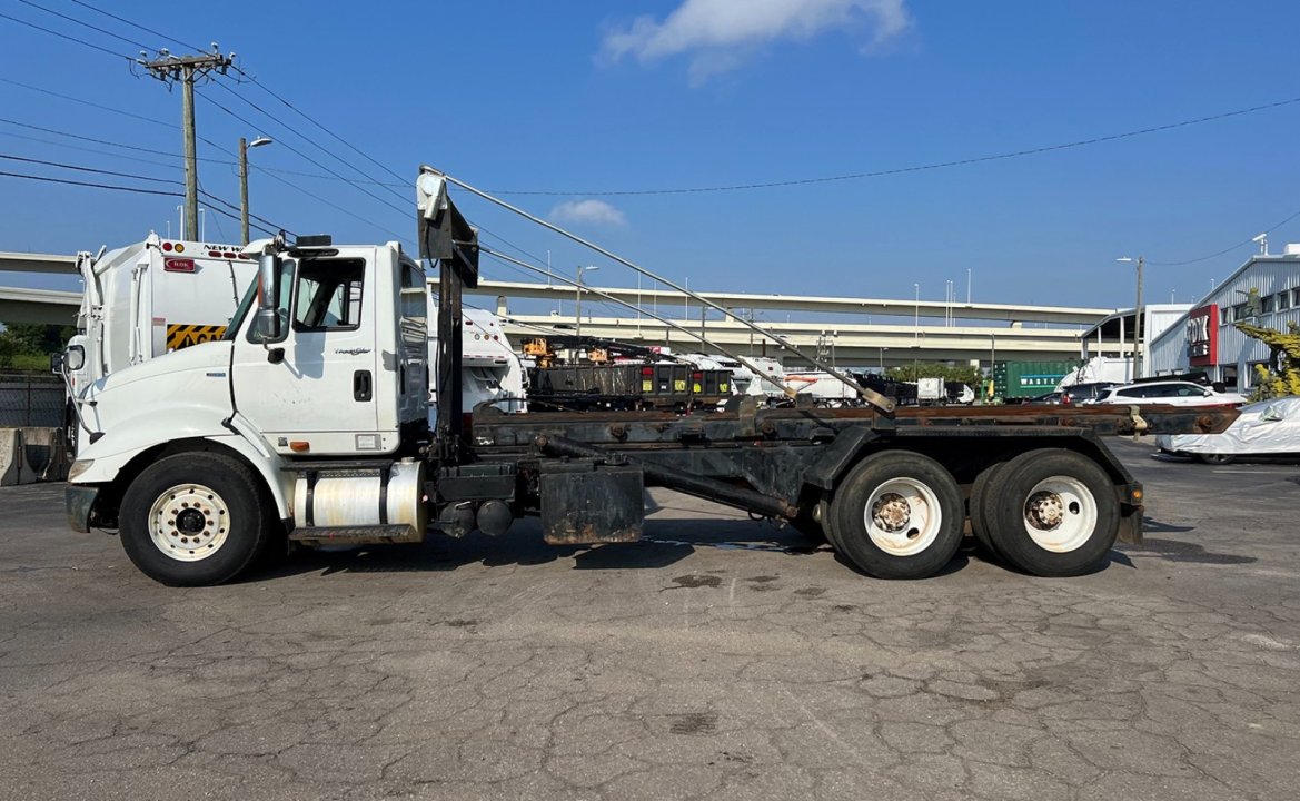 2011 International 8600 - 60,000 lb. Galbreath Roll-off Truck