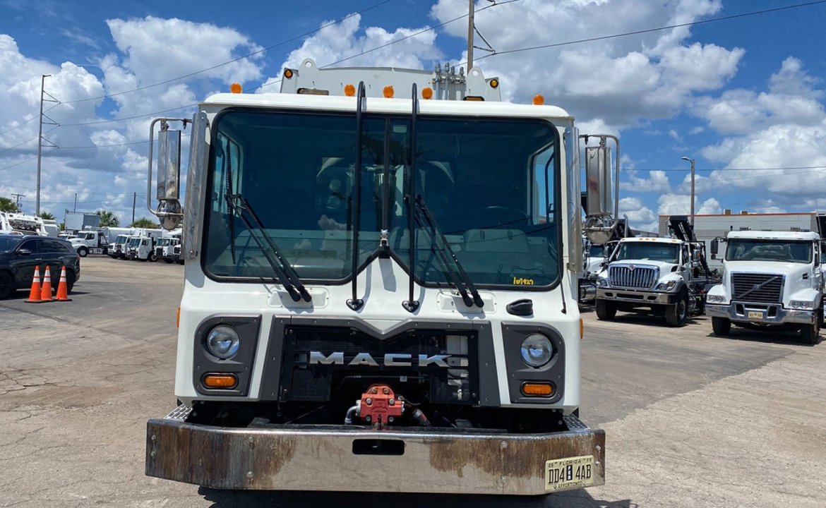 2022 Mack TE64 - 25 Yard Pac Mac Rear Loader Garbage Truck