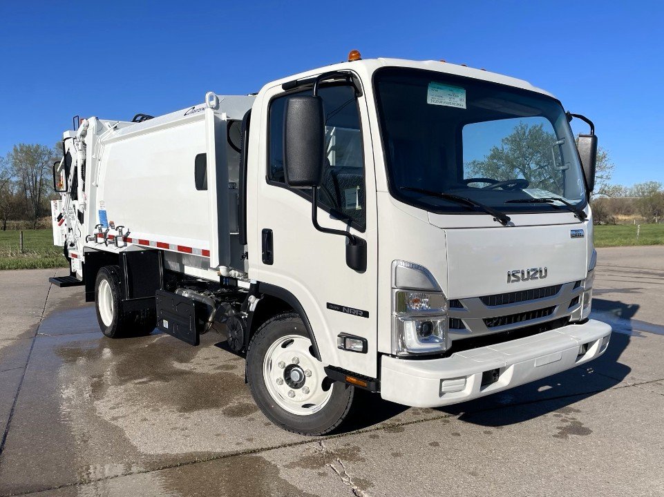 NEW Isuzu NRR with Curbtender Quantum 8 yd.