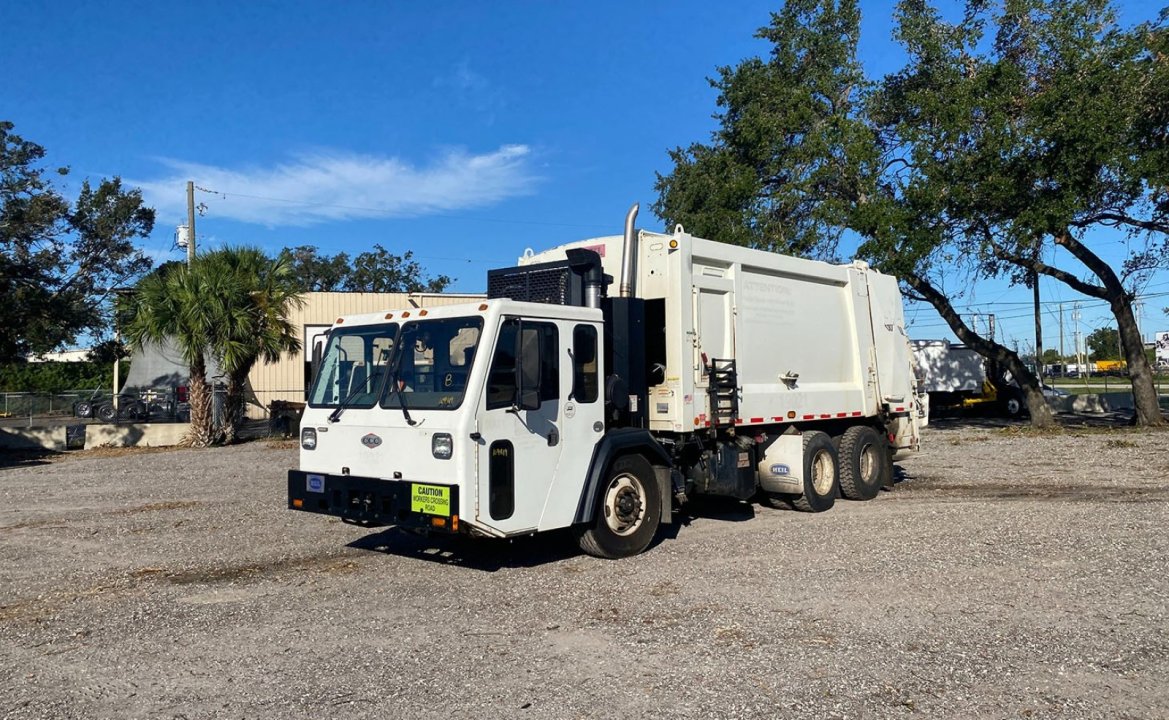 2017 CCC LET2 - 25 Yard Heil Dura Pack 5000 Rear Loader Garbage Truck