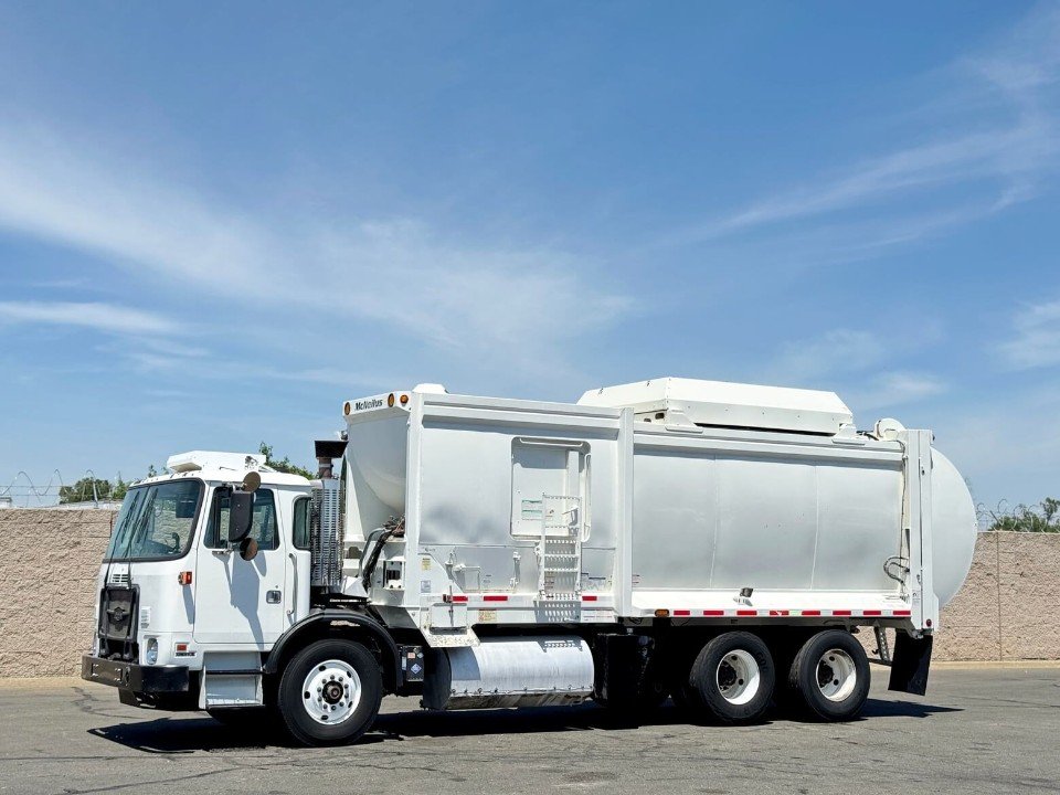 2015 Autocar Xpeditor McNeilus CNG 35 Yard ASL Garbage Truck