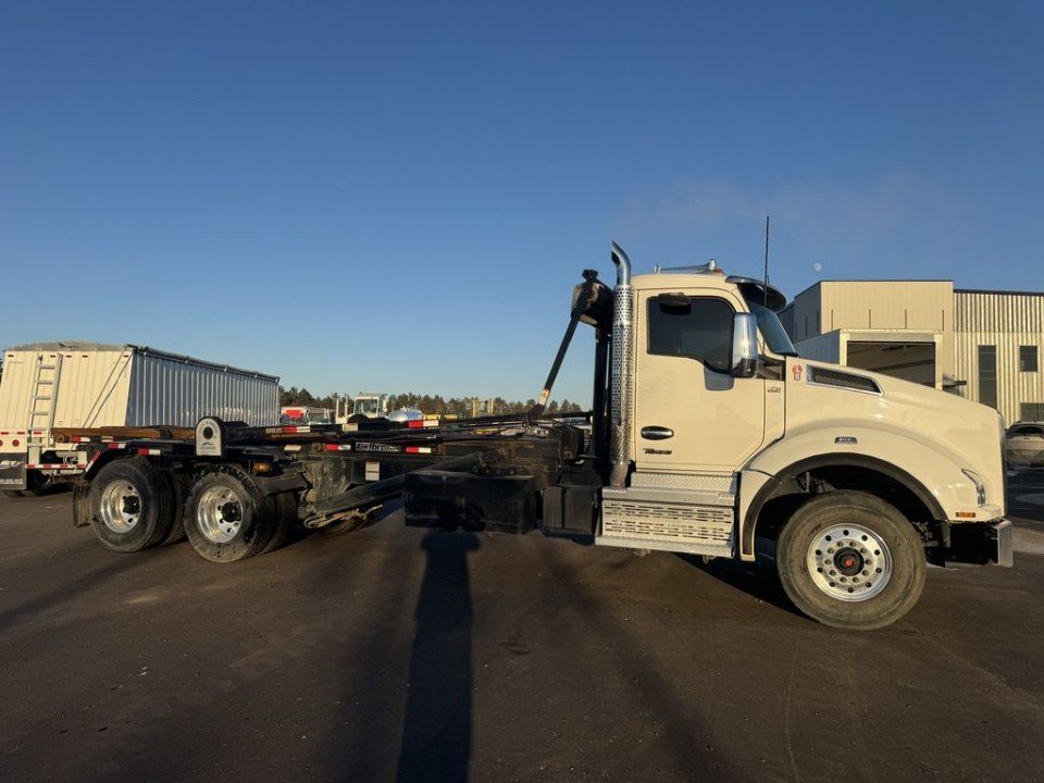 2024 Kenworth T880, 60,000 lbs Galbreath Roll Off