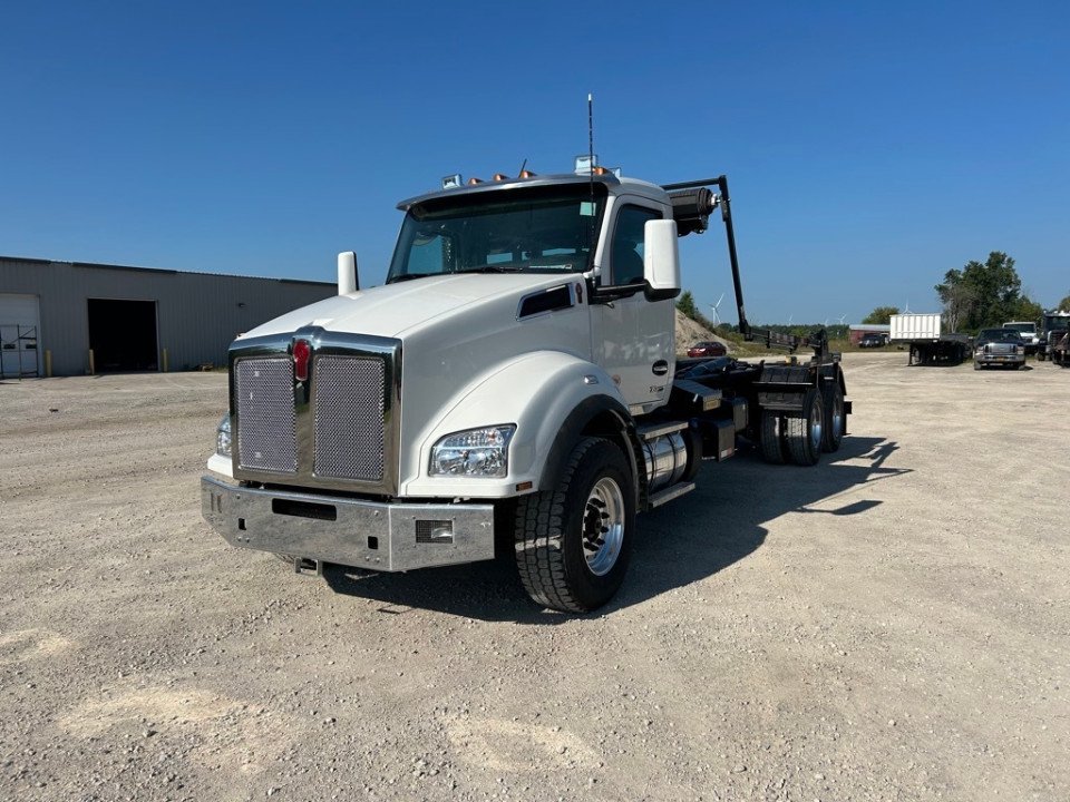 2025 Kenworth T880 with Palfinger Hook