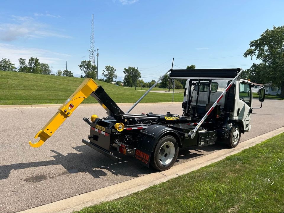 2024 Isuzu NRR Hooklift UNDER CDL