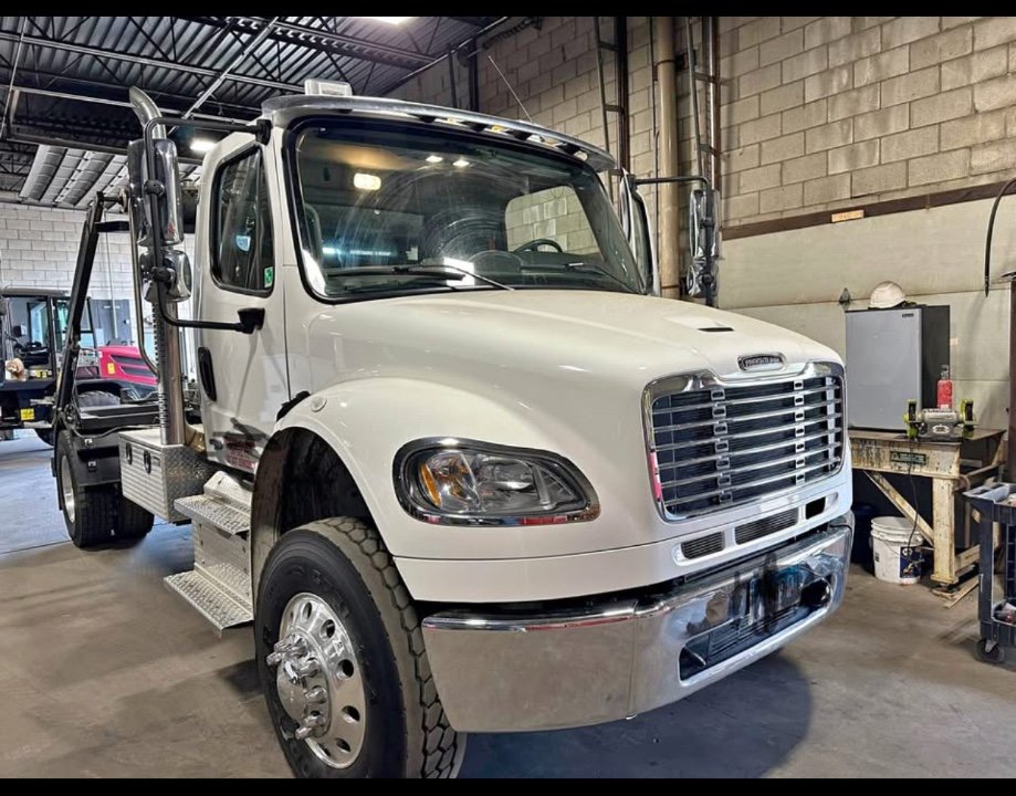 2022 Freightliner M2 106 Hooklift