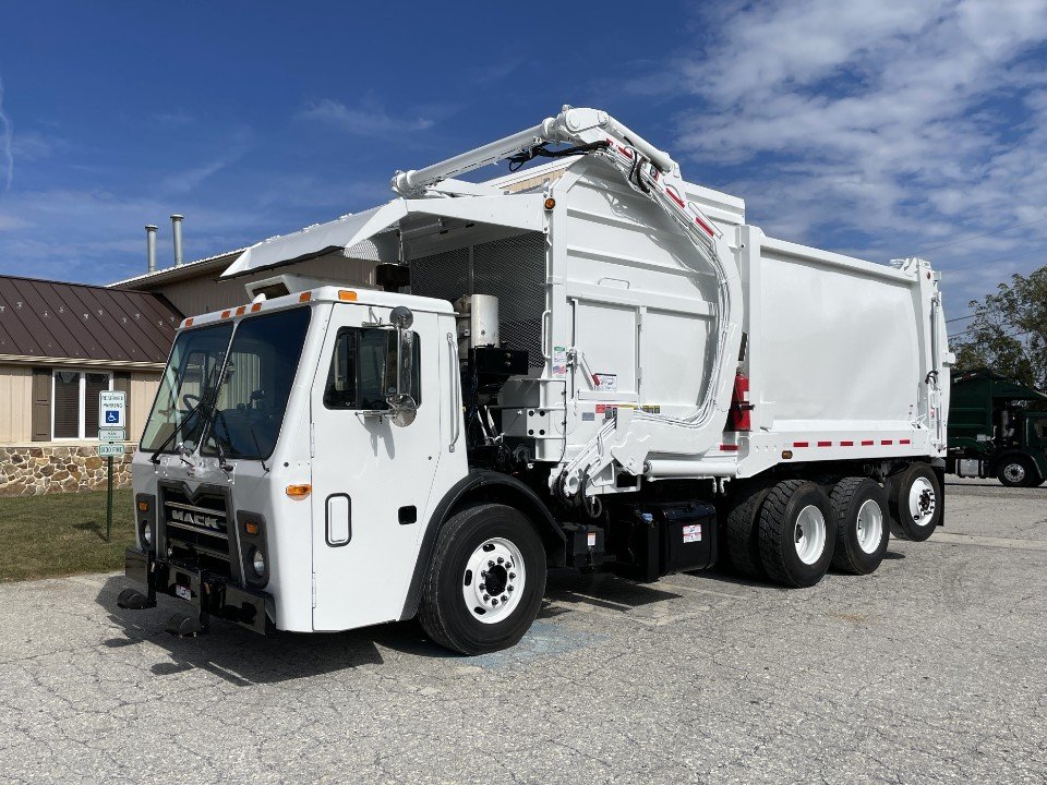 2014 Mack LEU, 40 Yd Heil Front Loader