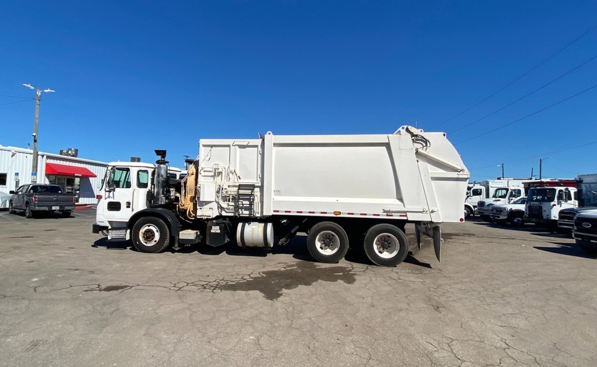 2011 Autocar ACX64 - 28 yard Heil Side Loader Garbage Truck