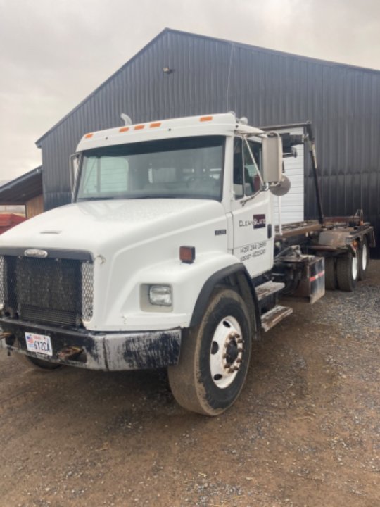 2000 Freightliner Roll Off Truck