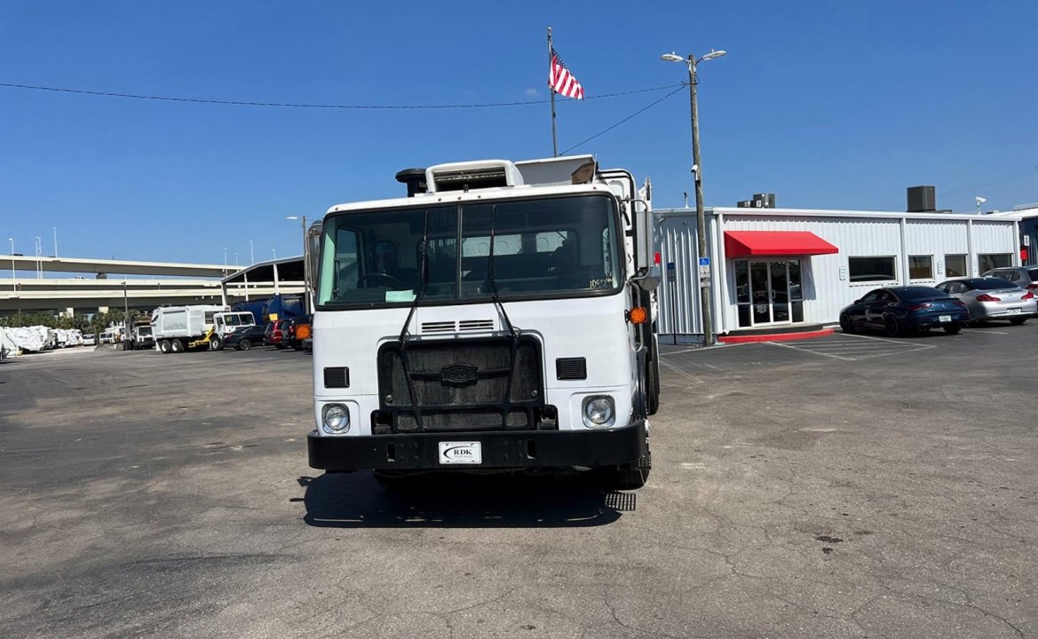 2014 Autocar ACX - 27 yd Scorpion Side Loader Garbage Truck