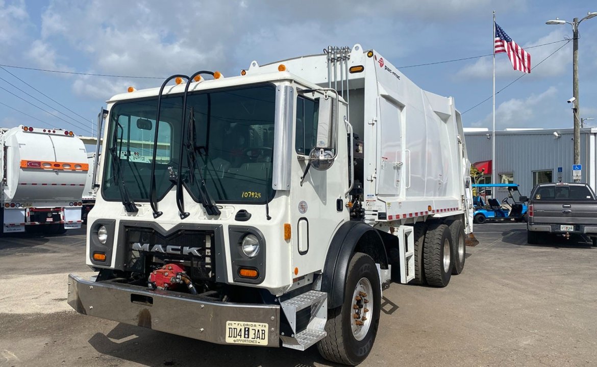 2022 Mack TE64 - 25 Yard pac Mac Rear Loader Garbage Truck