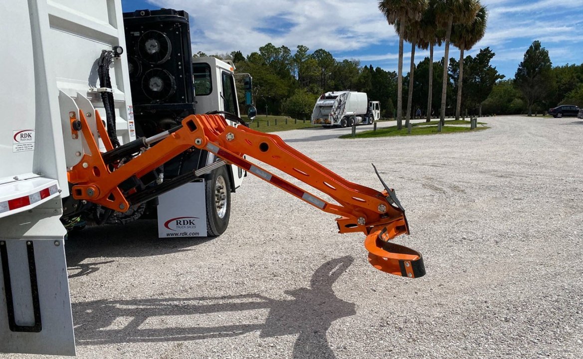 2025 Battle Motors LET 2 - 31 Yard Pac Tech Side Loader Garbage Truck